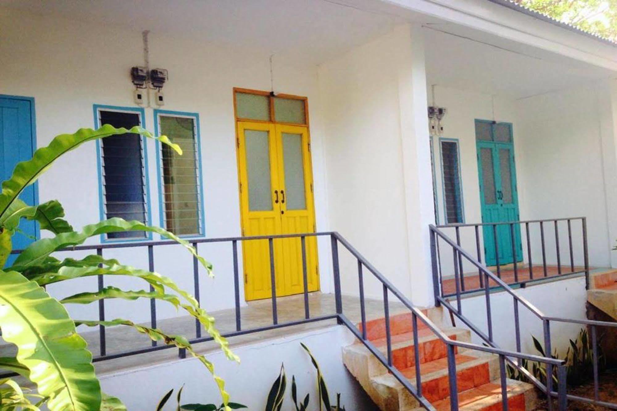 Sleepyowl Hostel บ้านบางเบ้า ภายนอก รูปภาพ