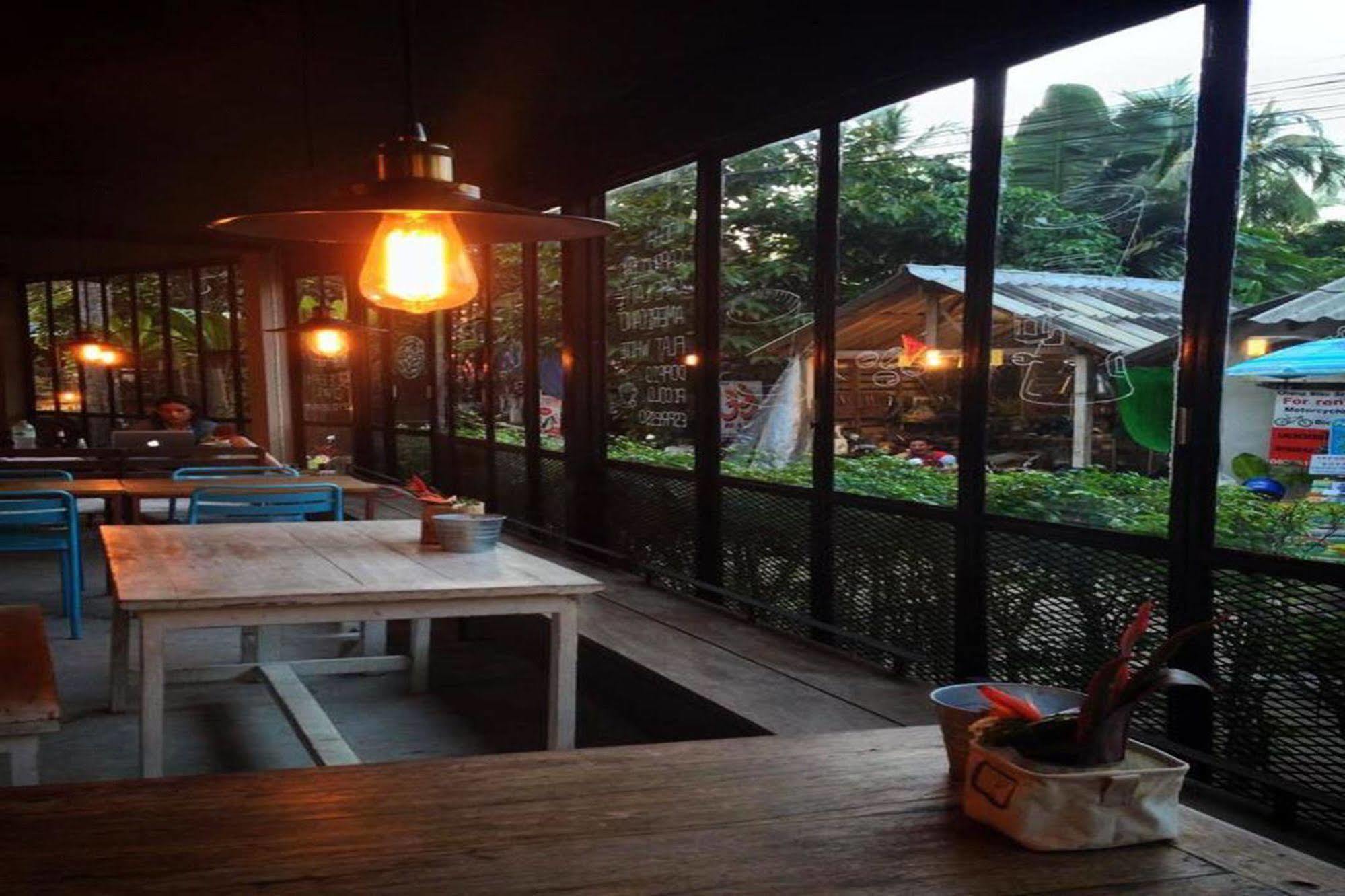 Sleepyowl Hostel บ้านบางเบ้า ภายนอก รูปภาพ